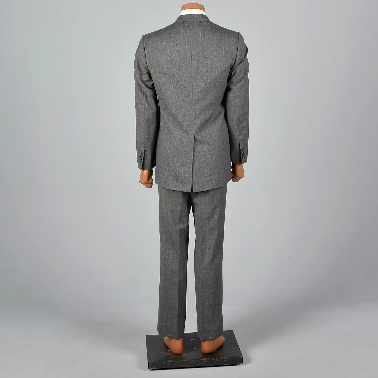 Medium 1970s Gray Windowpane Plaid Suit