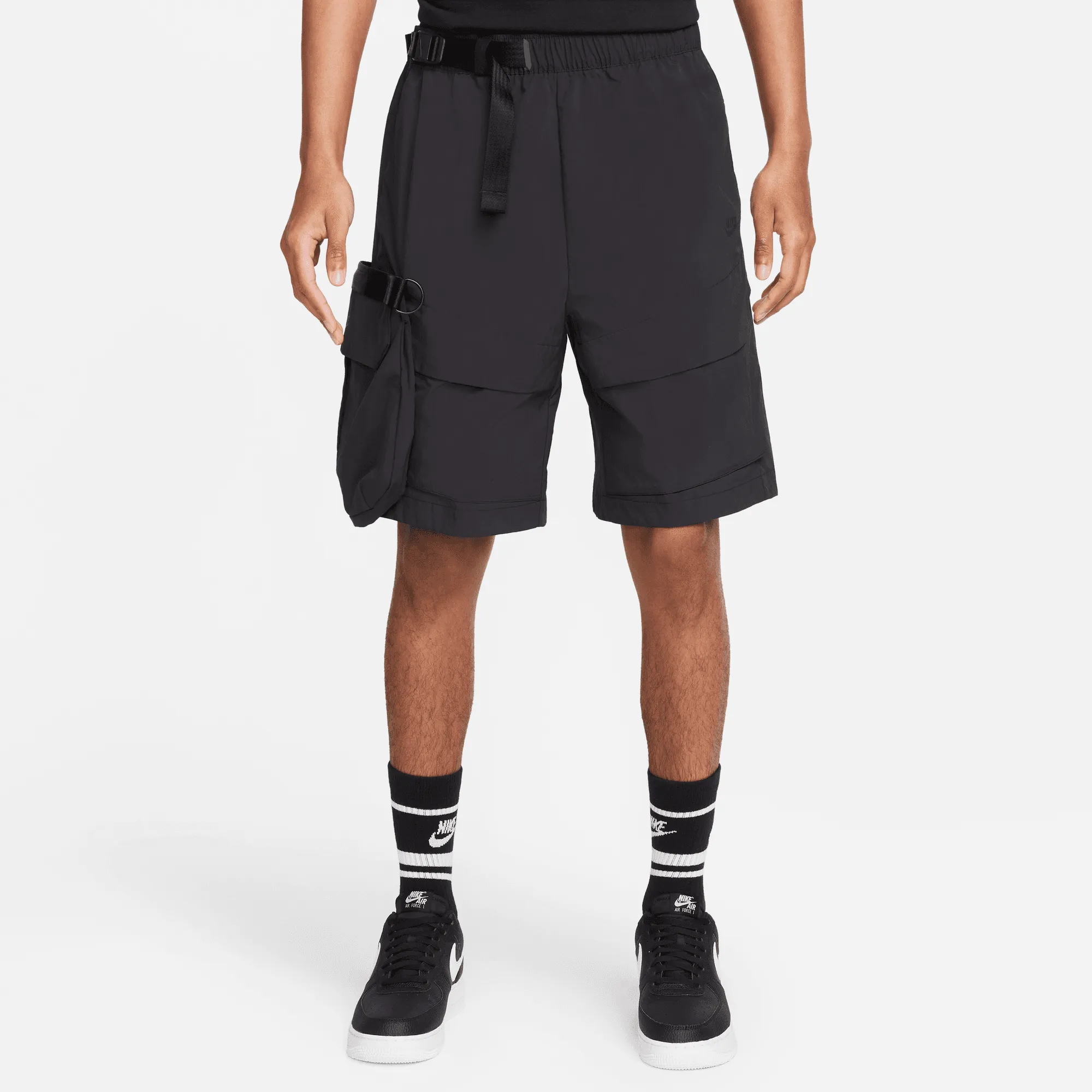 NIKE SW TECH PACK CARGO SHORTS (BLACK)