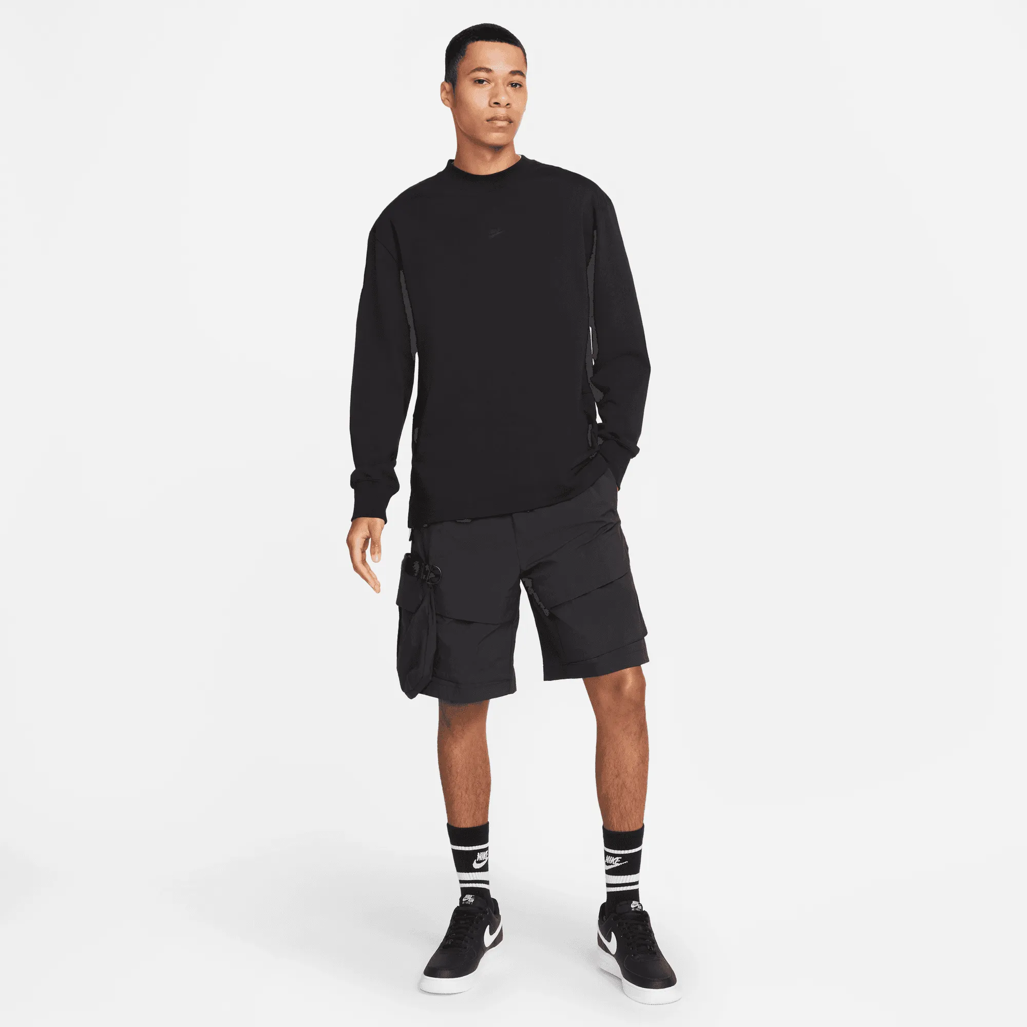NIKE SW TECH PACK CARGO SHORTS (BLACK)